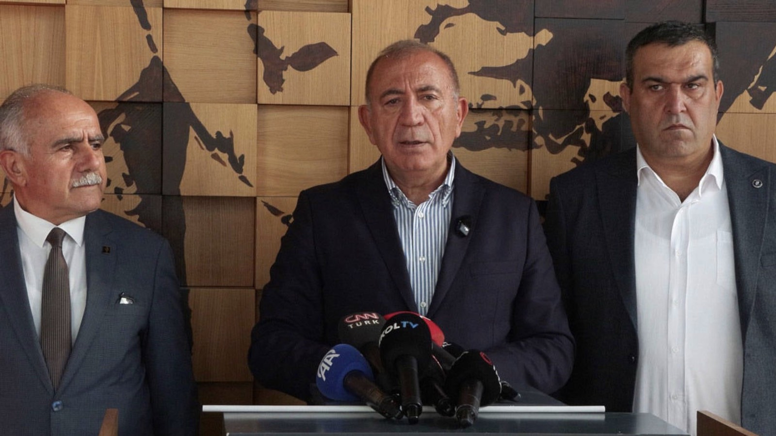 Gürsel Tekin: Yargıyla geldik, kongreyle gitmeyiz