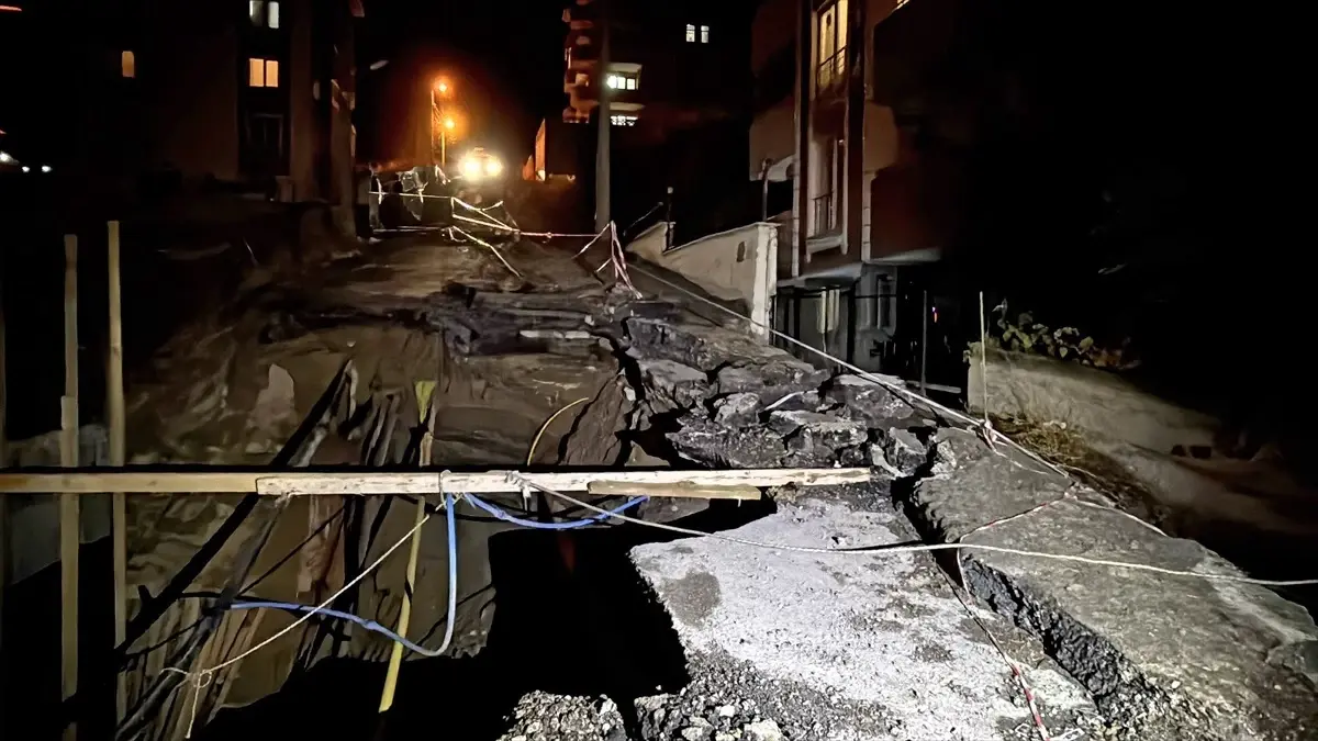 Karabük’te Yol Çöktü