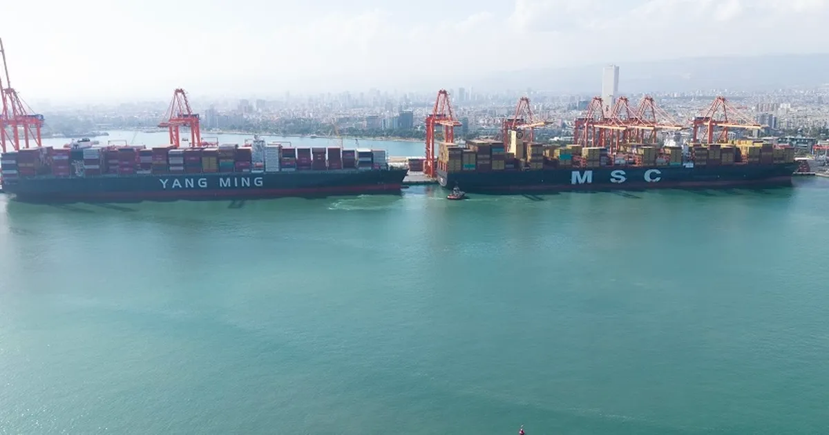 Mersin’in yeni terminali 400 metrelik mega gemiyi karşıladı