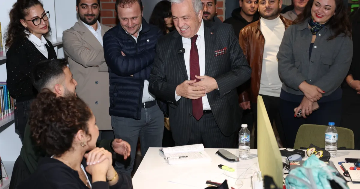 Bursa’da Başkan Şadi Özdemir’den üniversitelilere vize morali