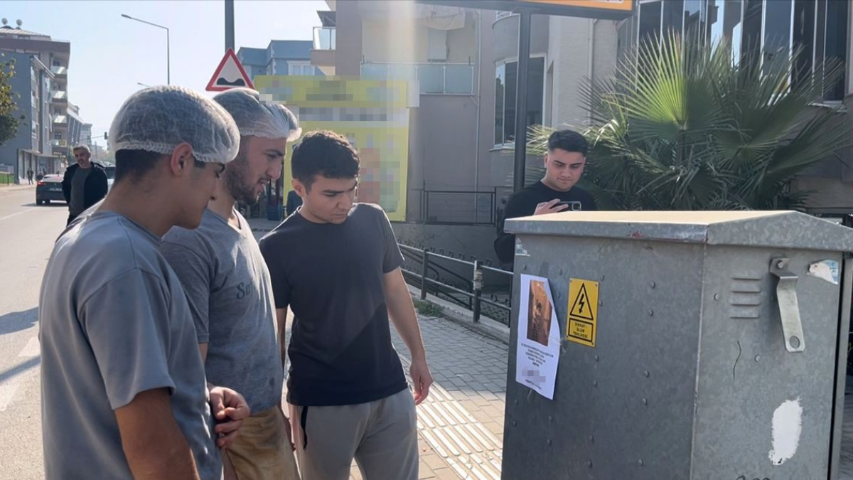 bursadan bir tanidiginin fotografini her yere asti kizlarinizi bu adamdan uzak tutun pDTkfqtm.jpg