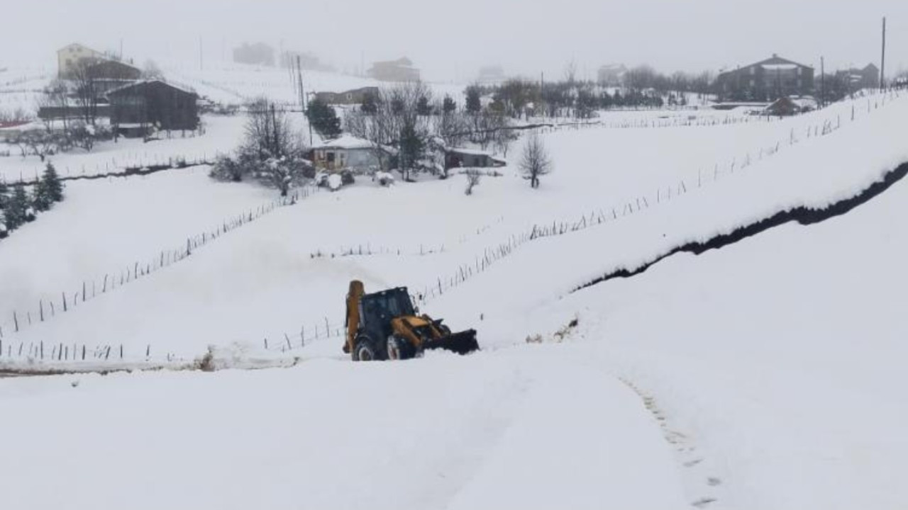 Meteoroloji uyarmıştı: Şehir kara büründü, belediye ekipleri çalışmalara başladı