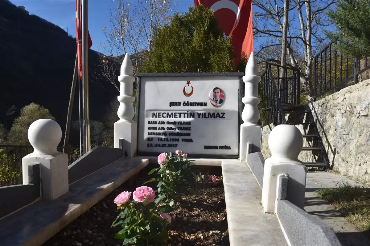 Şehit öğretmen Necmettin Yılmaz’ı ailesi ve lise öğretmenleri unutamıyor