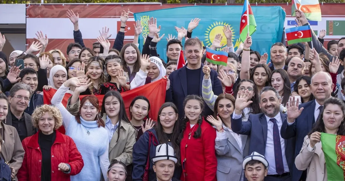 İzmir’de Türk Dili Ailesi Günü coşkusu