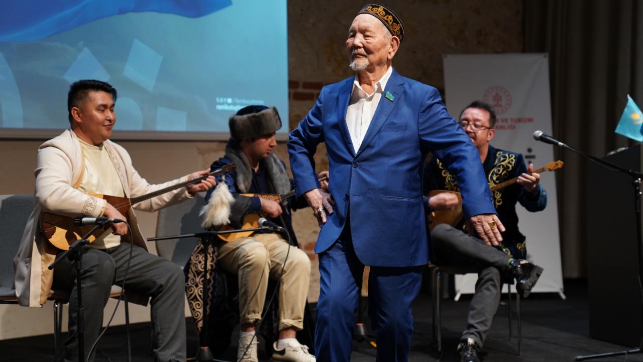 Kazak edebiyatı ve mirası Rami Kütüphanesi’nde tanıtıldı