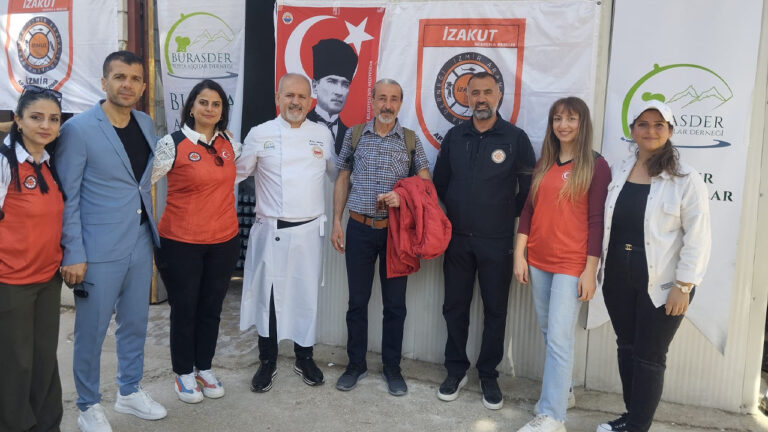 deprem-bolgesinde-bayram-sevinci-izakut-ve-burasderden-anlamli-dokunus-WzfnuNvE
