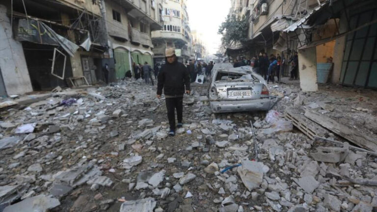 israil-ateskesi-ihlali-surduruyor-gazzede-4-filistinli-hayatini-kaybetti-iKhEnjQq