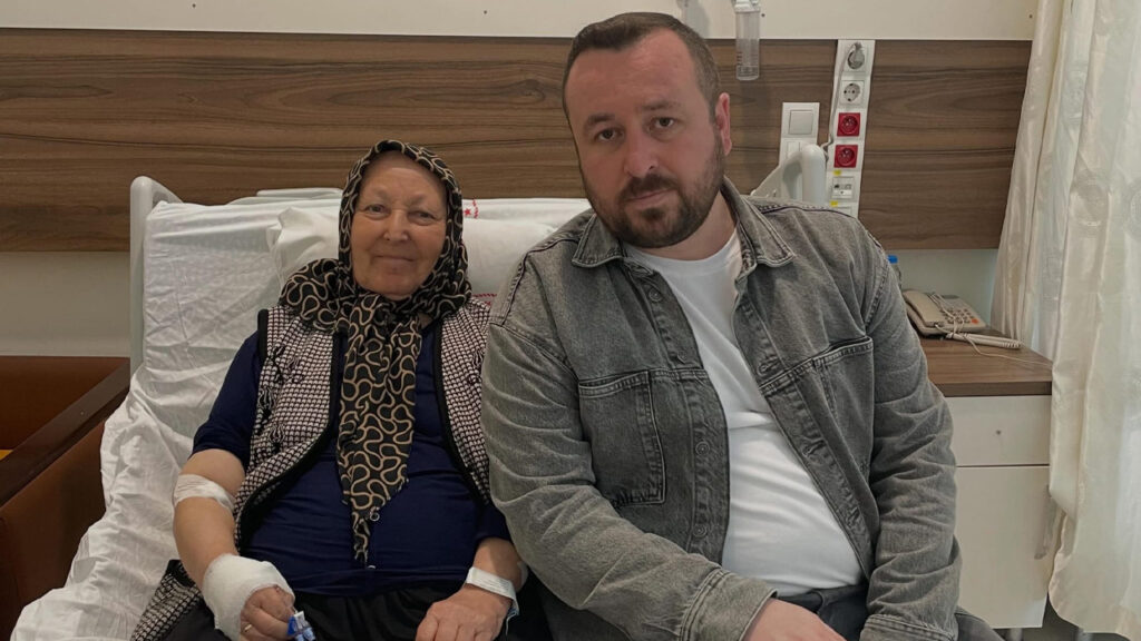“Dualarımız Annemiz İçin: Hekimlere Güveniyoruz”