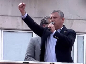 Özgür Özel Lüleburgaz’dan sesleniyor: ‘CHP’ye çökmeye çalışanlar bilsin, bu millete diz çöktüremezsiniz’