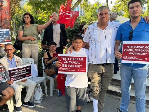 Gaziler kullanilip atilmis mendil gibiyiz NH5N7ynf